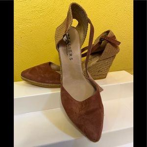 New Woman’s Ateliers Suede Sandals in Salmon Color!